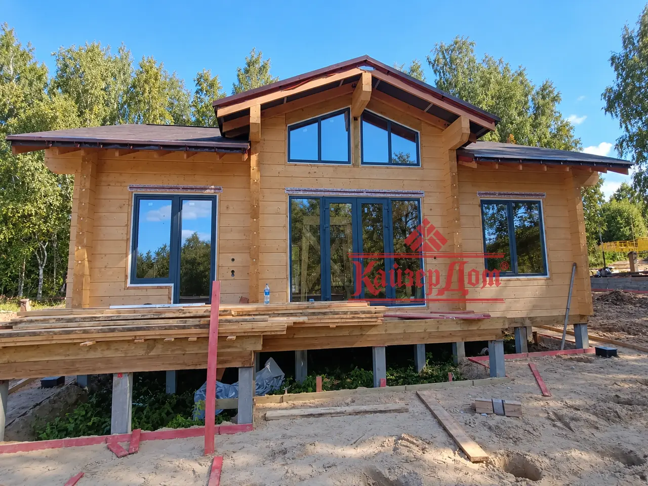 Фасад дома из клееного бруса 118 м² с панорамными окнами во Всеволожском районе