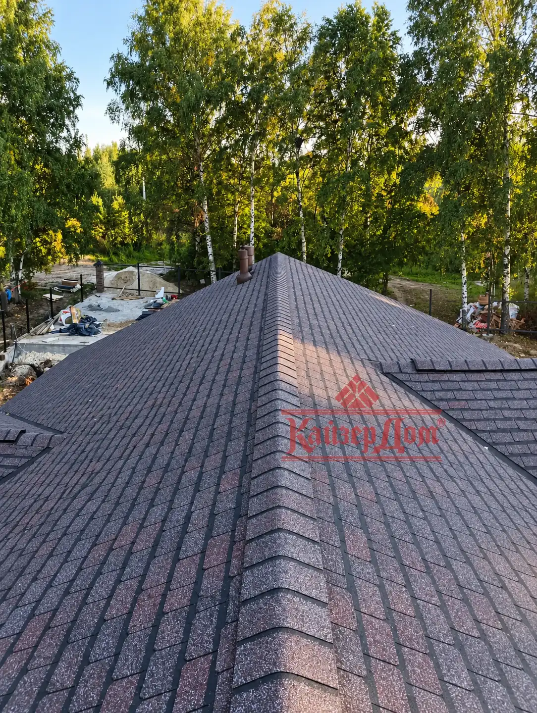 Гибкая черепица SHINGLAS на кровле дома 118 м² в Ленинградской области
