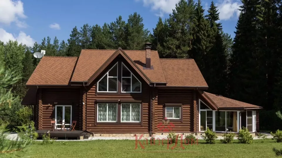 Коттедж из оцилиндрованного бревна с бассейном — 187 м² — фотография 2