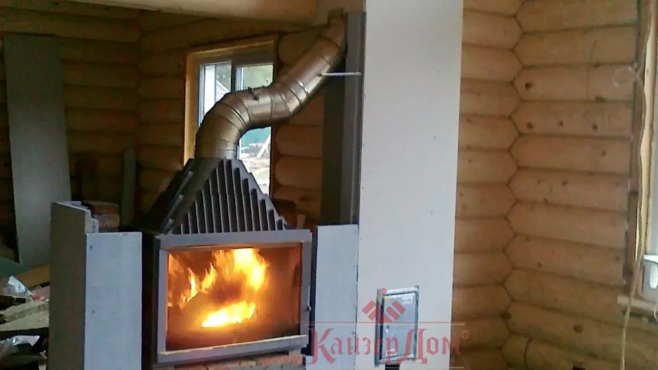 Коттедж из оцилиндрованного бревна с бассейном — 187 м² — фотография 8
