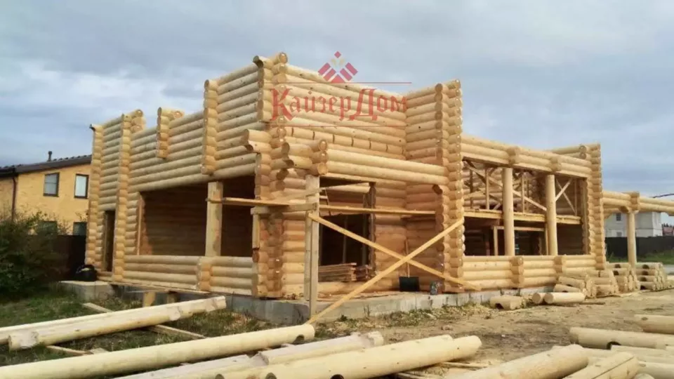 Дом из оцилиндрованного бревна с сауной в Щапово — 356 м² — фотография 1