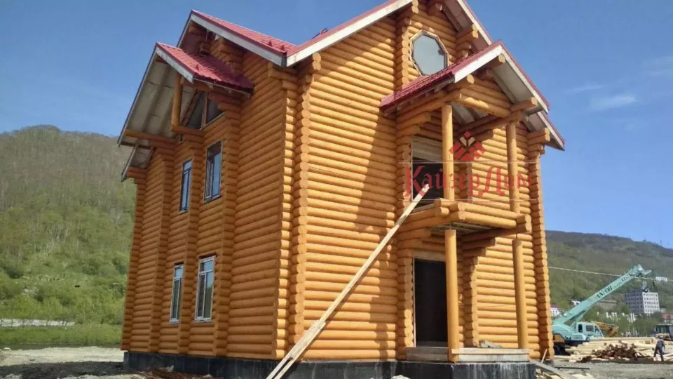Дом мастера из оцилиндрованного бревна в Петропавловске-Камчатском — фотография 7