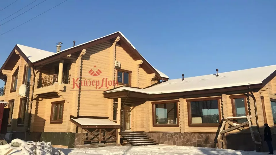 Дом из кедра с бассейном — 325 м² в Подмосковье — дополнительный ракурс 1