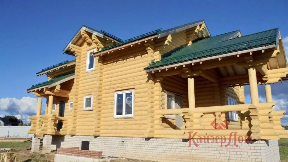 Дом из оцилиндрованного бревна 195 м² в Подмосковье — фотография 1