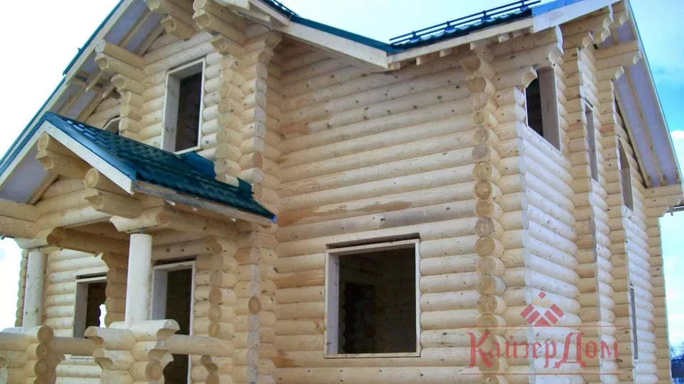 Дом из оцилиндрованного бревна 195 м² в Подмосковье — фотография 6