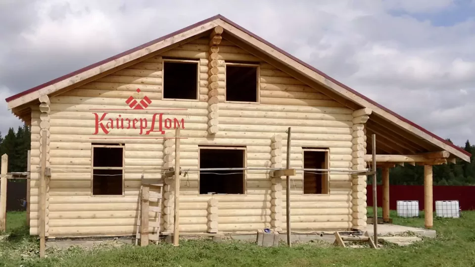 Коттедж с баней из оцилиндрованного бревна — 135 м² — фотография 4