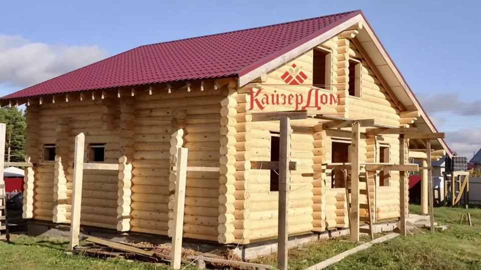 Коттедж с баней из оцилиндрованного бревна — 135 м² — фотография 8