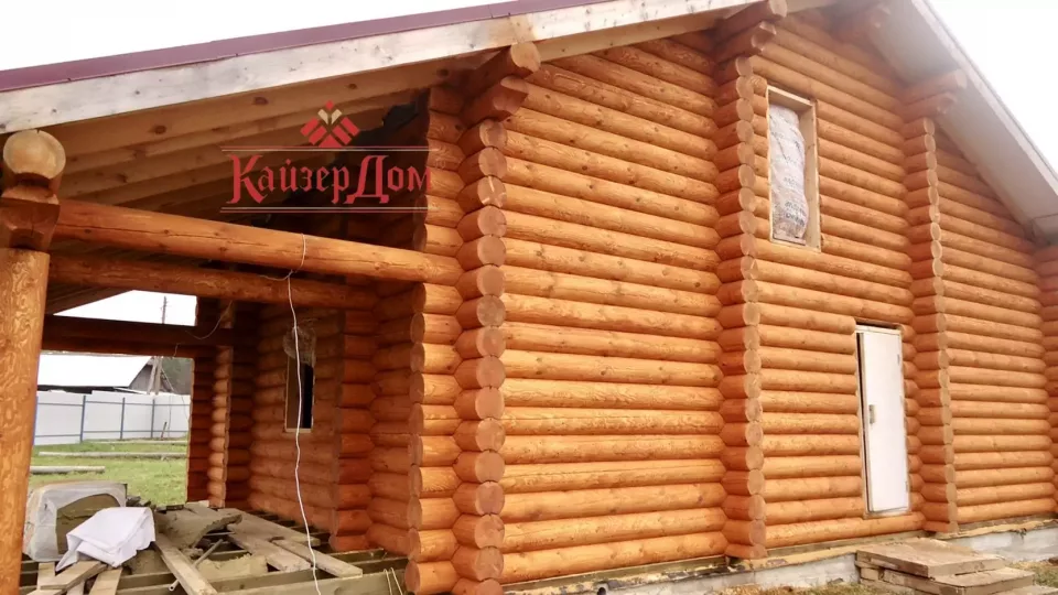 Коттедж с баней из оцилиндрованного бревна — 135 м² — фотография 13