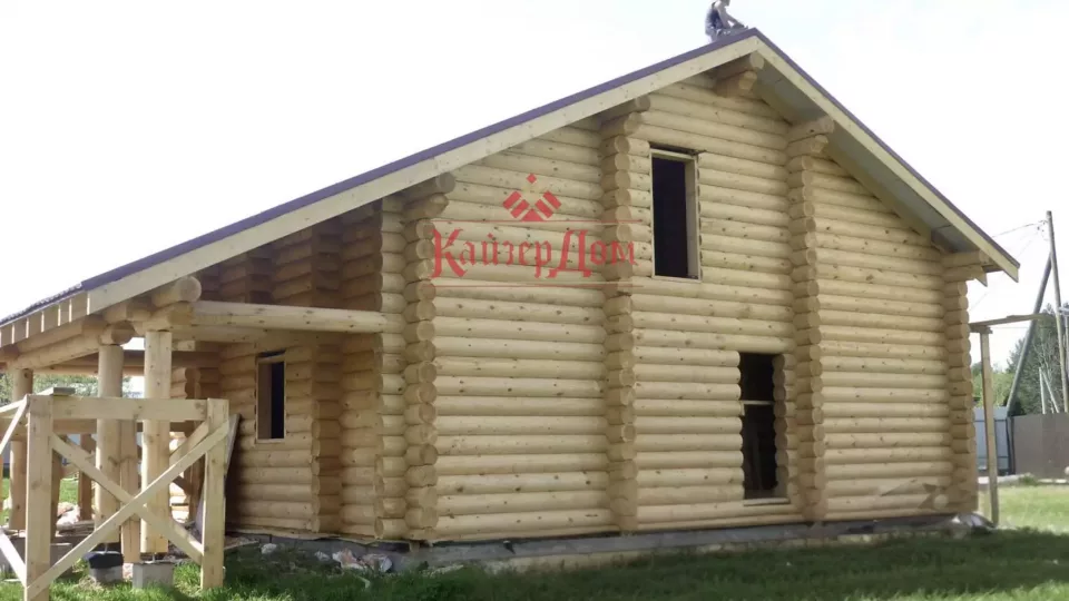 Коттедж с баней из оцилиндрованного бревна — 135 м² — фотография 16