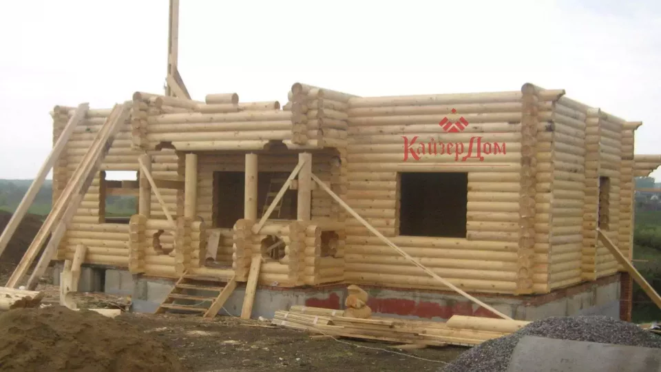 Коттедж из оцилиндрованного бревна 178 м² в Уфе — фотография 9