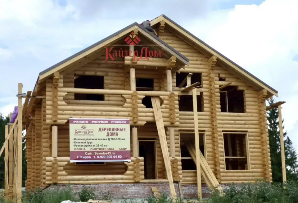 Дом с баней из оцилиндрованного бревна 357,5 м² в Подмосковье — фотография 1