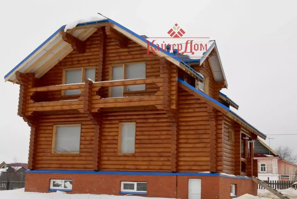 Двухэтажный дом из оцилиндрованного бревна 150 м² в Кирове — фотография 1