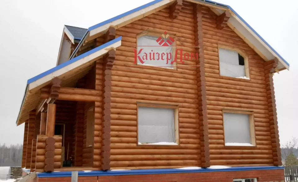 Двухэтажный дом из оцилиндрованного бревна 150 м² в Кирове — фотография 3