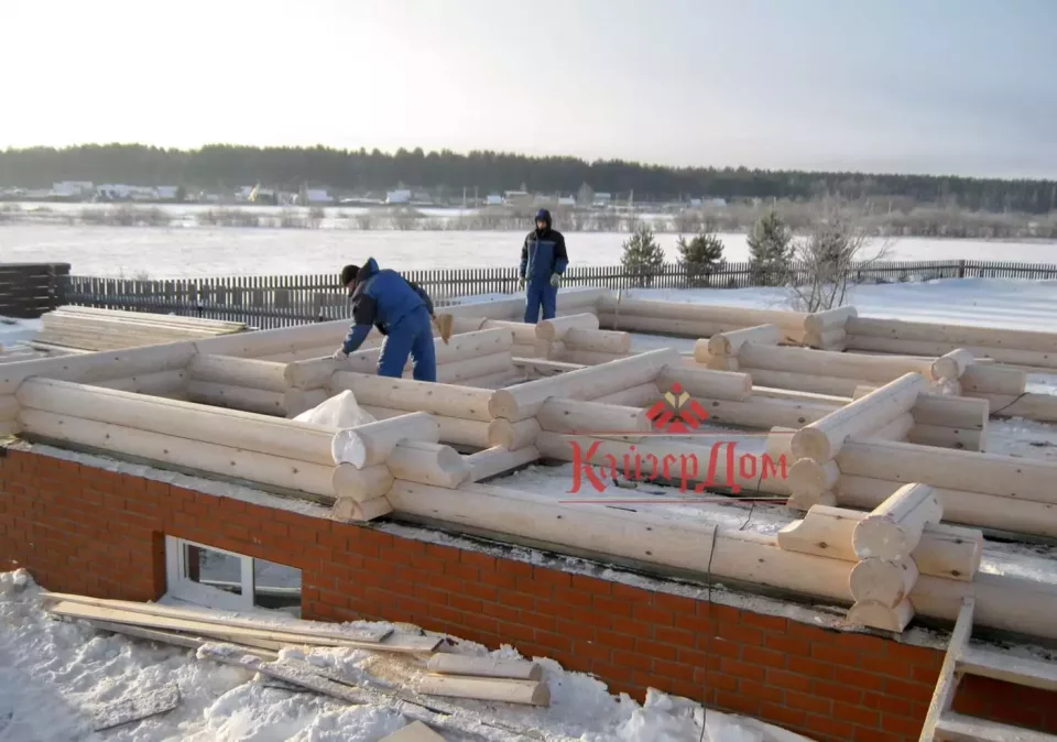 Двухэтажный дом из оцилиндрованного бревна 150 м² в Кирове — фотография 8