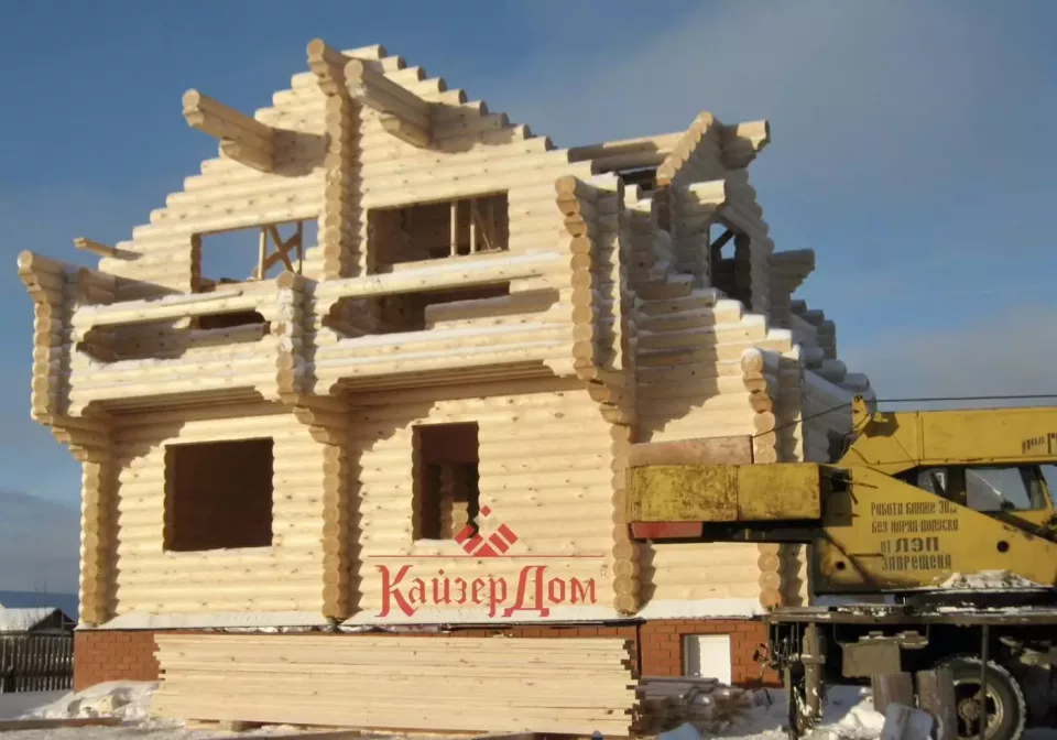 Двухэтажный дом из оцилиндрованного бревна 150 м² в Кирове — фотография 10