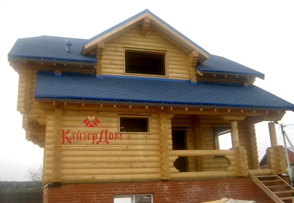 Двухэтажный дом из оцилиндрованного бревна 150 м² в Кирове — фотография 16