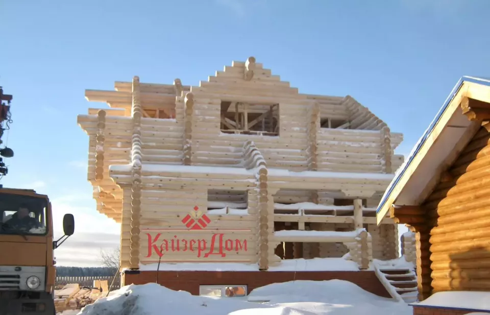 Двухэтажный дом из оцилиндрованного бревна 150 м² в Кирове — фотография 20