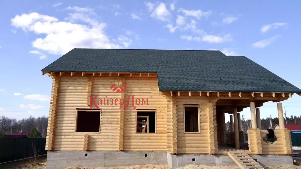 Дом из оцилиндрованного бревна 230 м² в Подмосковье — фотография 7