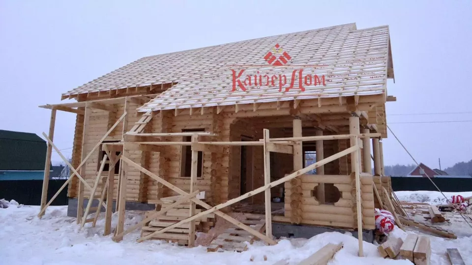 Дом из оцилиндрованного бревна 230 м² в Подмосковье — фотография 10