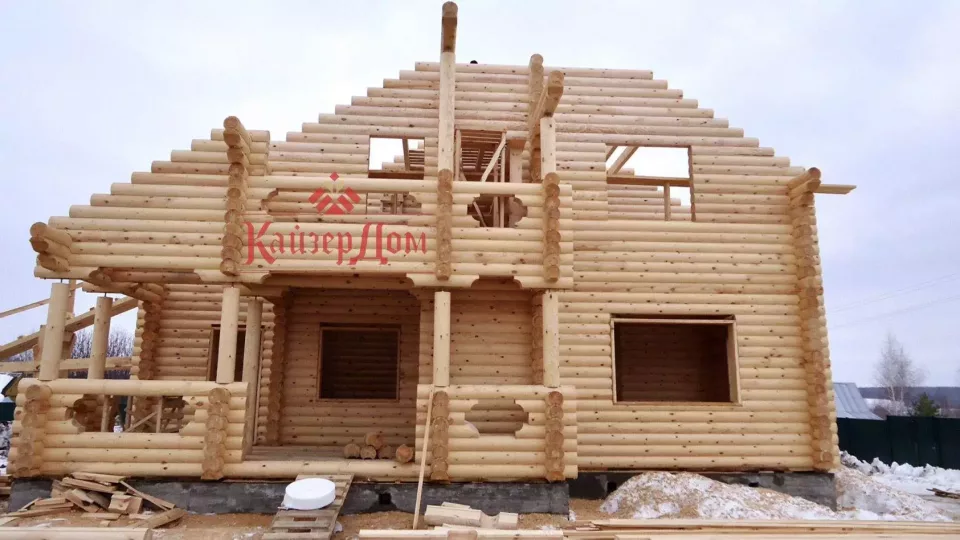Дом из оцилиндрованного бревна 230 м² в Подмосковье — фотография 16