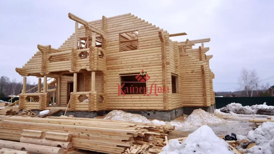 Дом из оцилиндрованного бревна 230 м² в Подмосковье — фотография 17